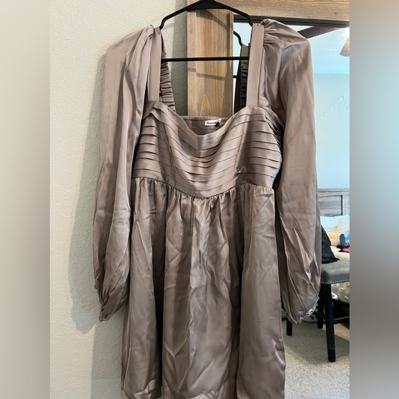 Abercrombie & Fitch Emerson Satin Long-Sleeve Mini Dress - Picture 4 of 6